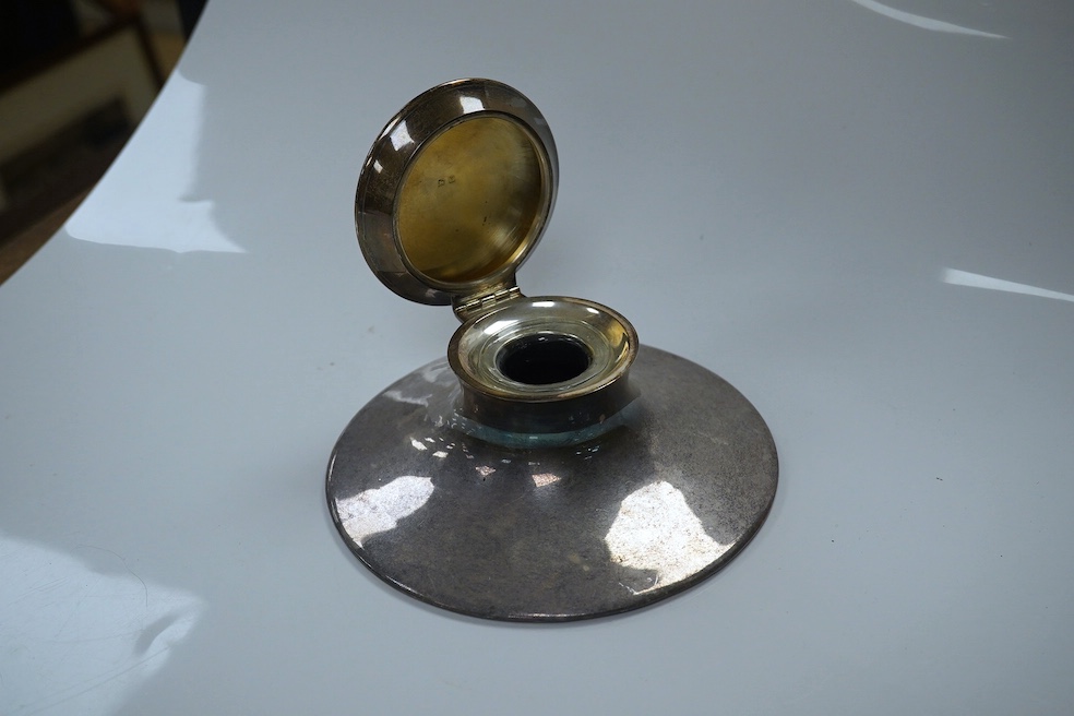 A George V silver mounted capstan inkwell, maker's mark rubbed, Birmingham, 1921, base diameter 15.5cm. Condition - good